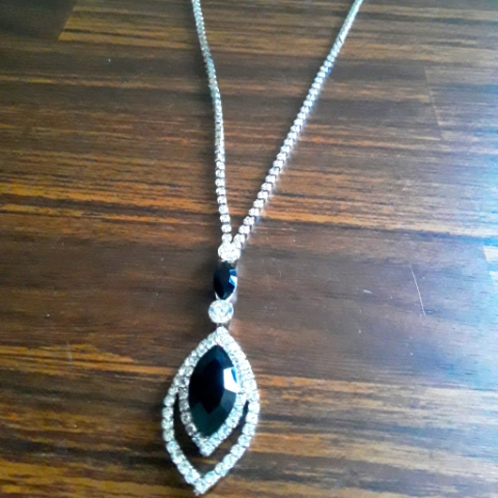 Gorgeous Necklace and Earrings Set